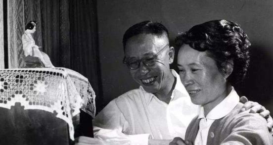 溥仪|末代国舅重游故宫,面对乱讲溥仪照片的导游,他怼得对方直冒冷汗