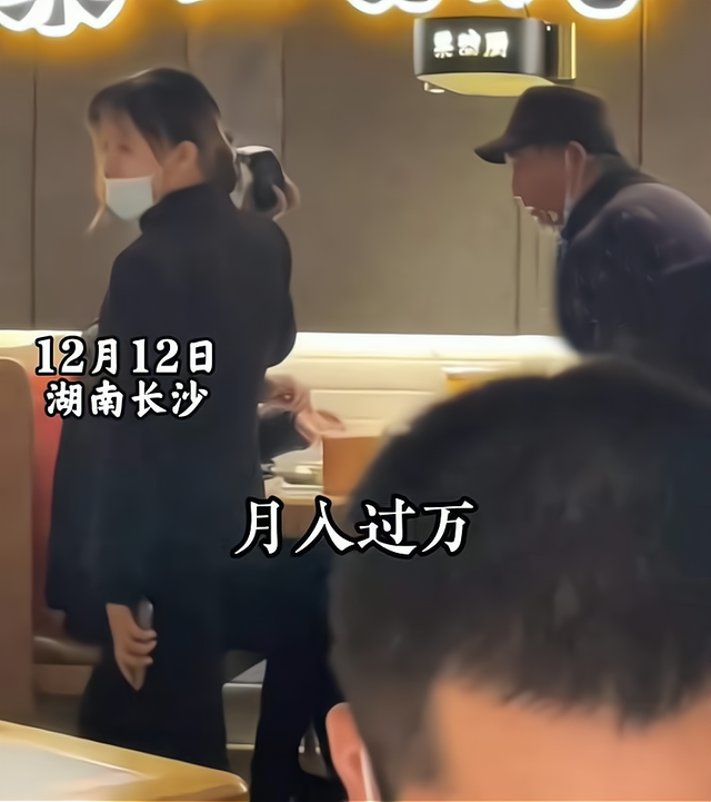 小姐姐|职业乞丐进店乞讨，店员拿喇叭在后面揭发：车接车送，一月一万