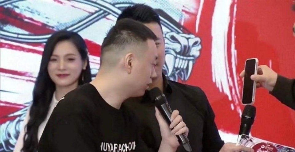 泛娛樂阿小喵 “戰況升級”，藥水哥認慫無濟于事，向佐讓藥水哥買保險