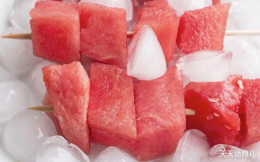 天天话育儿|三伏天的坑娃“防暑妙招”，你还在用吗？并不防暑还会让娃遭罪