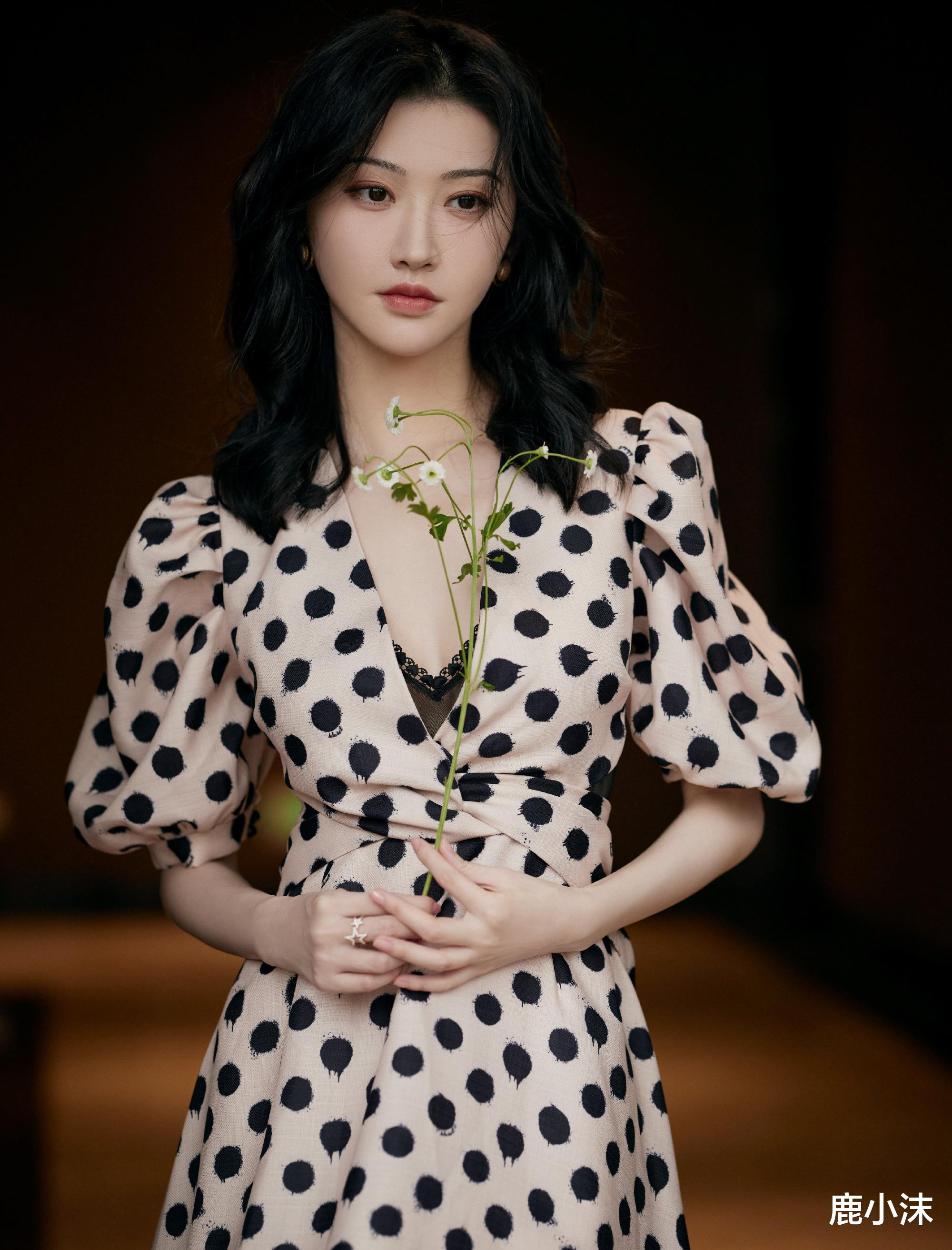 鹿小沫|景甜的夏日“少女装”好有气质,清新甜美随意切换,清爽又高级