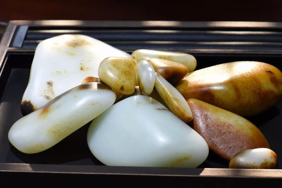 |和田玉有瑕疵，佩戴久了瑕疵会消失吗？