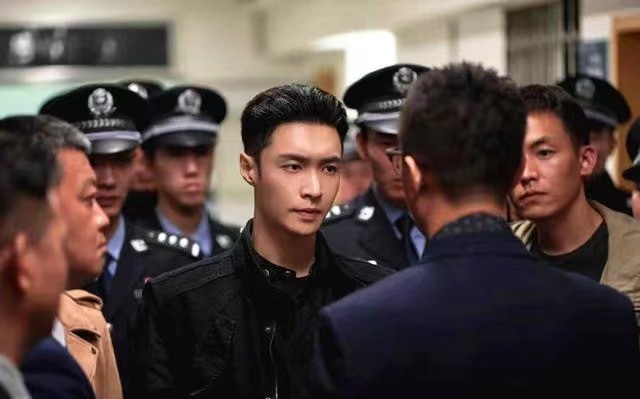 舒淇|抠牙抠得越狠，演技越稳？张艺兴“毁容式”演技，让多少顶流眼红