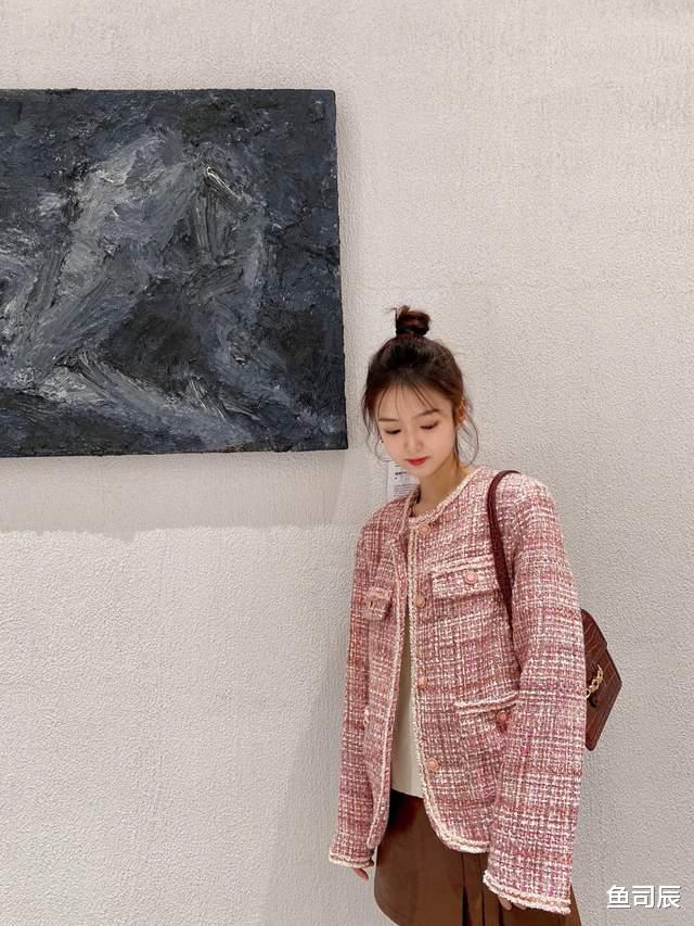 鱼司辰|秋天一定要穿一次“小香风套装”,高级不说还显白,美进骨子里