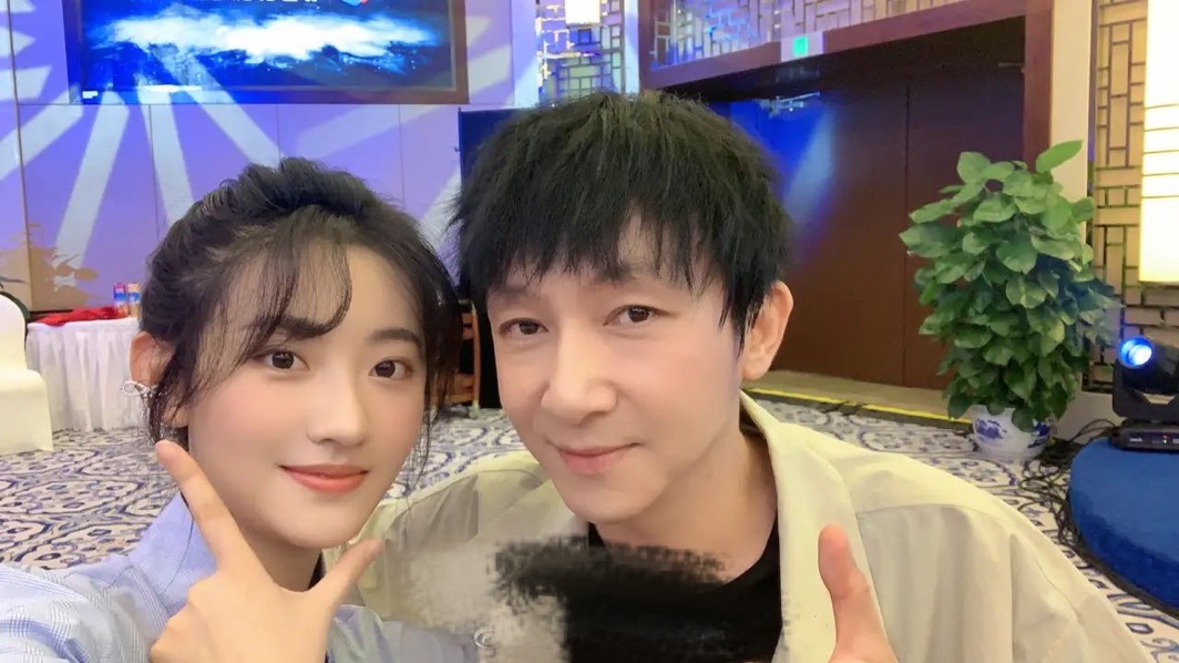 徐英子|《扫黑风暴》大量庆功宴照曝光，剧中CP再合体，孙兴徐英子好般配