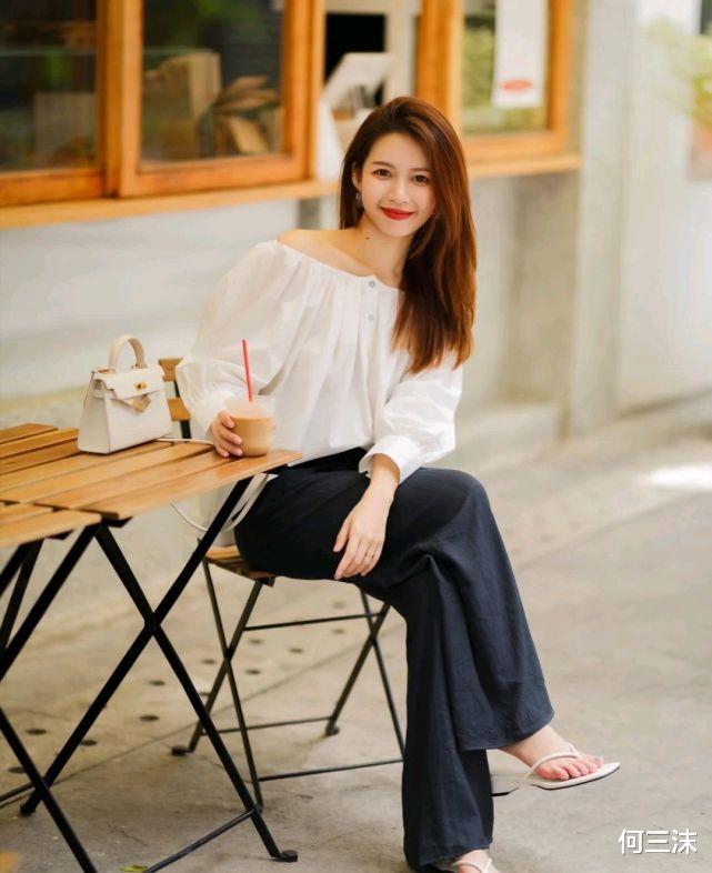 何三沫|在炎热的夏天，穿上清新凉爽的服装，可以给人舒适又治愈的感觉