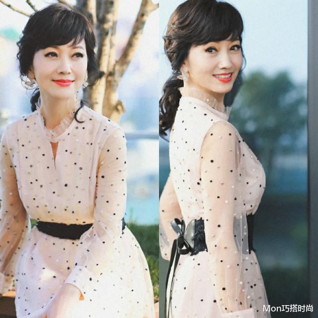 发型|女人50以后,最好避开这4款发型,第1款显老、第2款显胖,认准了