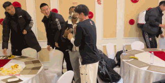 辽宁男篮|辽篮天才庆生！付豪最积极，弗格直接打人，杨鸣张镇麟迅速逃离