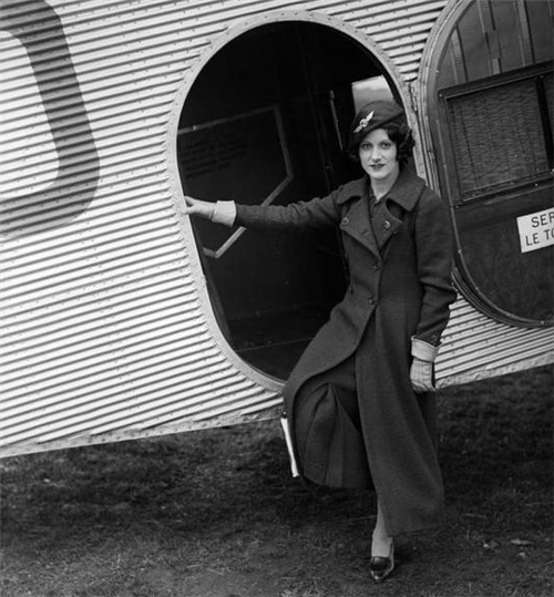 老照片|民国时期第一批空中小姐老照片:个个高颜值、懂英语,全国仅6人