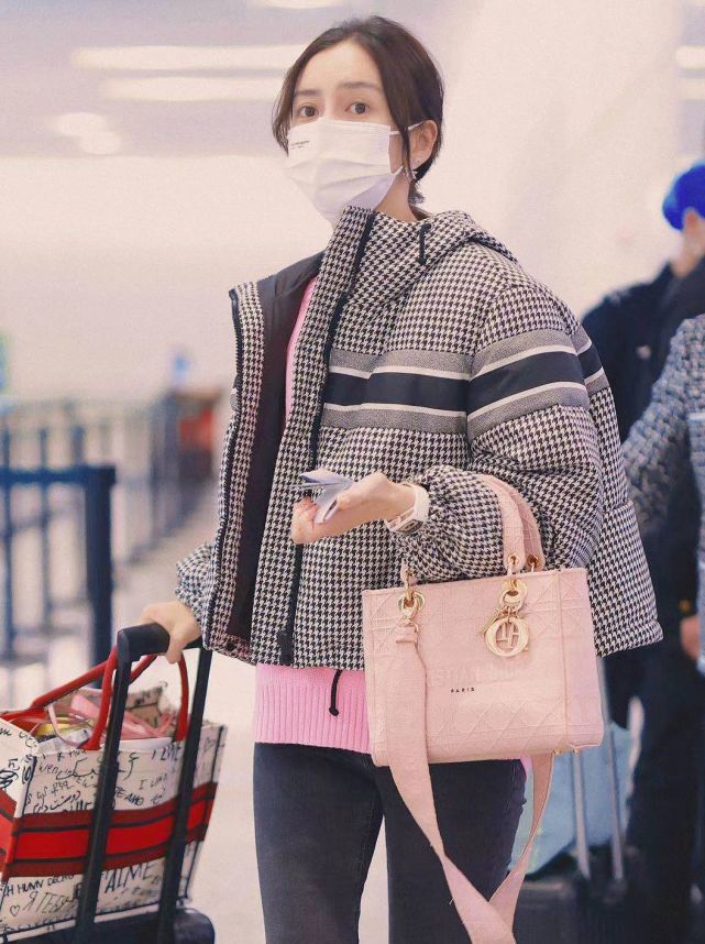 Angelababy|Baby情人节文案再引离婚猜测，疑暗示自己目前单身