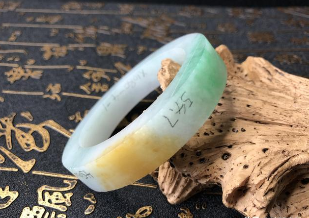 翡翠|“毛”字辈翡翠大有玄机，有着令人无法抗拒的魅力