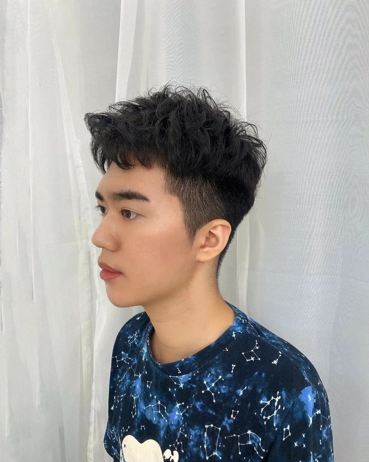 穿衣搭配|男发无论怎么剪，还是两侧推短受欢迎，越来越多男士这样剪