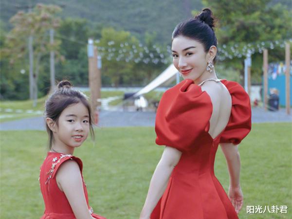 黄奕|6位“绝望主妇”现状，4位选择重生，1位死守，最后这位要把女儿送监狱