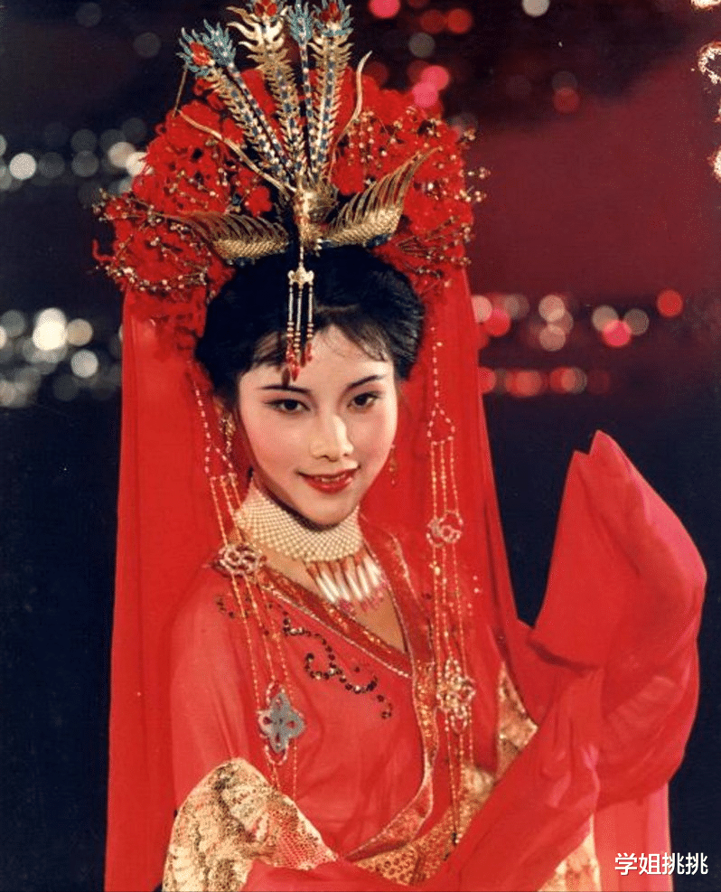 张嘉倪|别再吹捧丹凤眼了!这几位女演员告诉你,“凤眼”也可以美到爆