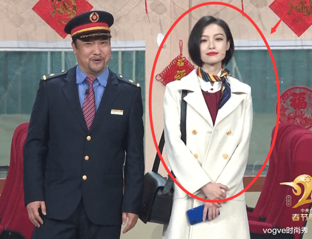 跨年|倪妮春晚翘腿却忘记自己穿了10cm短裙，抬腿那瞬间，观众都兴奋了！