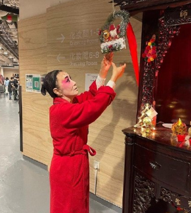 电视剧|75岁罗家英演出遇意外！从高台上跳下撞到气门，汪明荃发文报平安