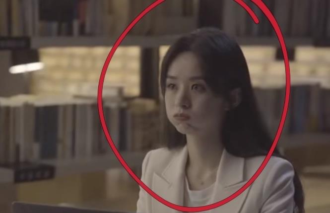 赵丽颖|赵丽颖晒“健身花絮”！脱掉外套秀肌肉，近照却有点瘦脱相了