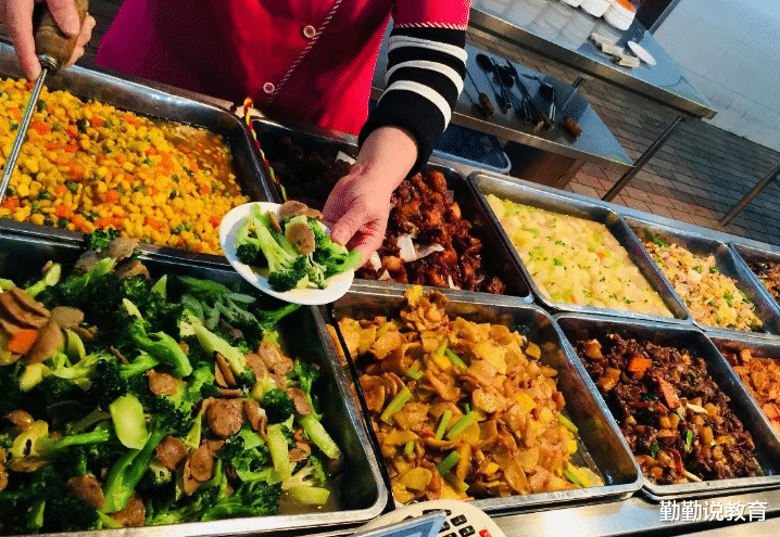 教育部|?新任校长规划学校食堂，全程喊话霸气硬核，网友：建议全国推广