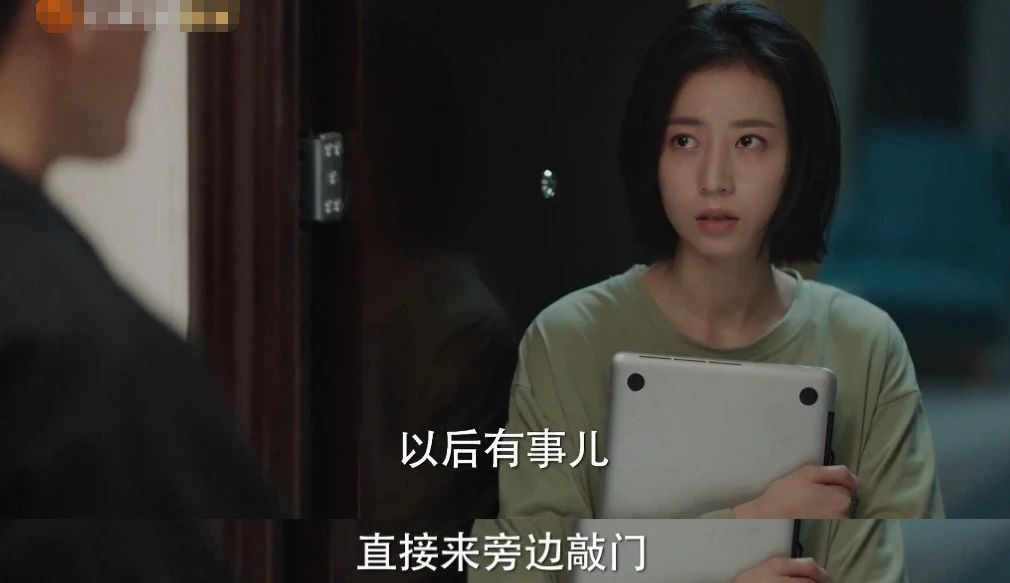 周雨彤|周雨彤主演的《我在他乡挺好》上线，网友：这领导脑子有坑吧