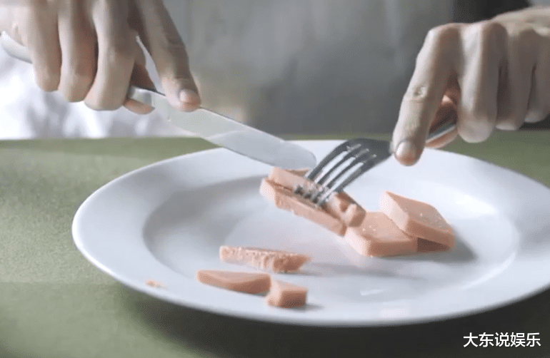 李云龙|亮剑:李云龙喝酒、魏和尚吃鸡,看到亮剑3:我吃不起!