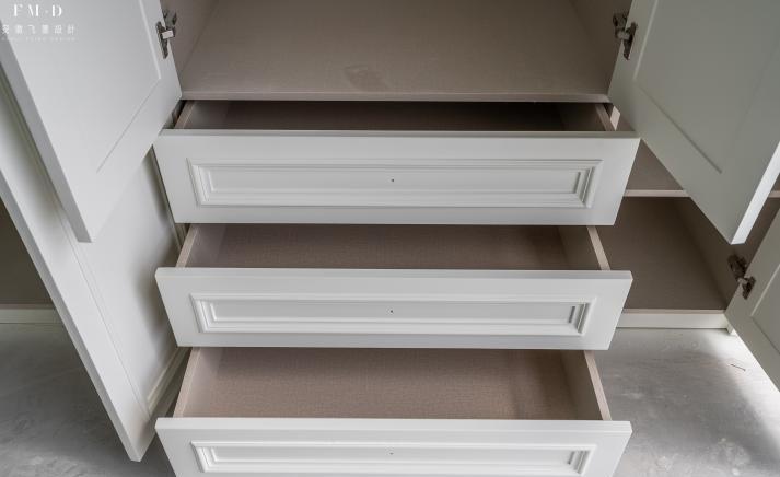 装衣柜抽屉：老公觉得里面好看，婆婆坚持放外面方便，该听谁的？