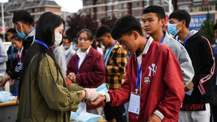 糯妈育儿经|衡水中学校长儿子,高考移民西藏被取消资格,3个问题引人深思