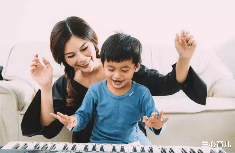 蘭心育兒 14歲女孩成了媽媽，接受采訪時以淚洗面，說出的話令人動容