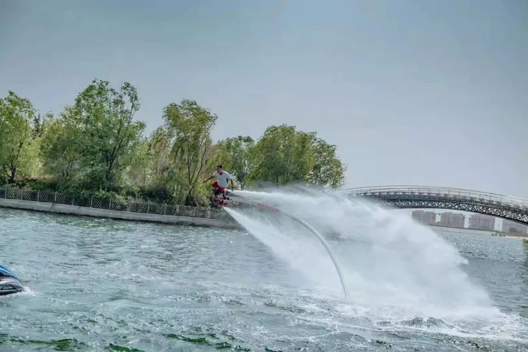 惠游泰安 快看！泰山天颐湖惊现“水上飞人”！