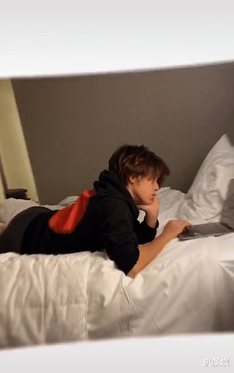 王琳|雪姨王琳久违晒17岁儿子，王诺颜值逆袭阳光帅气，眼睛像极妈妈