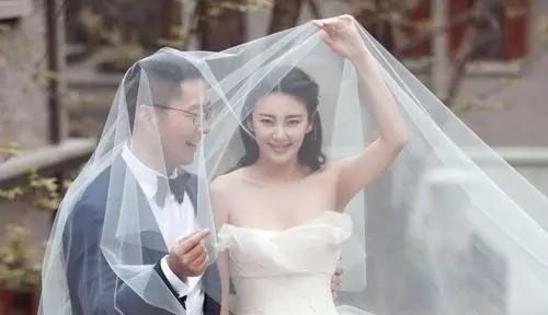 追寻星座的世界 结2次婚，生2孩，与汪小菲互扇耳光，张雨绮远比你想得更任性