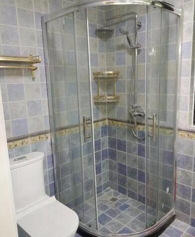 农村婆婆来参观新房,电视墙像墓碑,过道像墓道,气死了