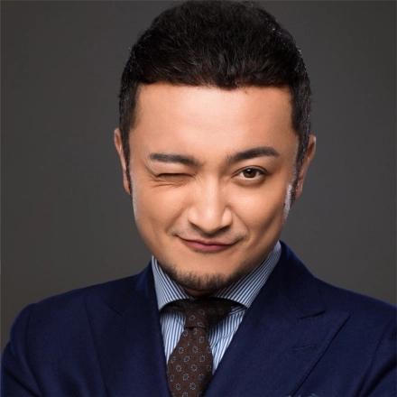 尼格买提|尼格买提：30岁娶帕夏古丽，结婚8年没有孩子，风光背后有眼泪