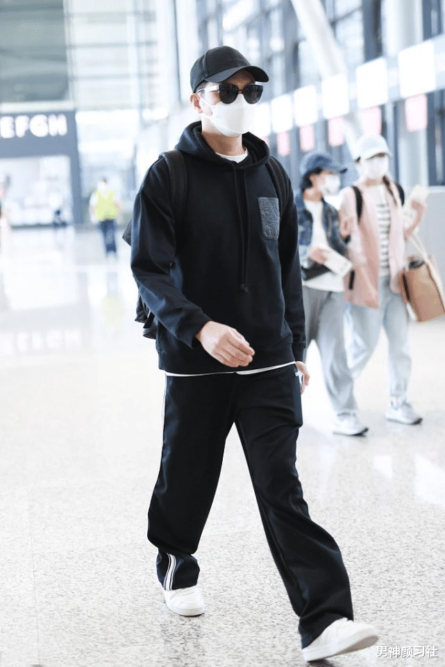 张智霖|减龄≠穿和自己格格不入的衣服，张智霖的穿衣日常学习下