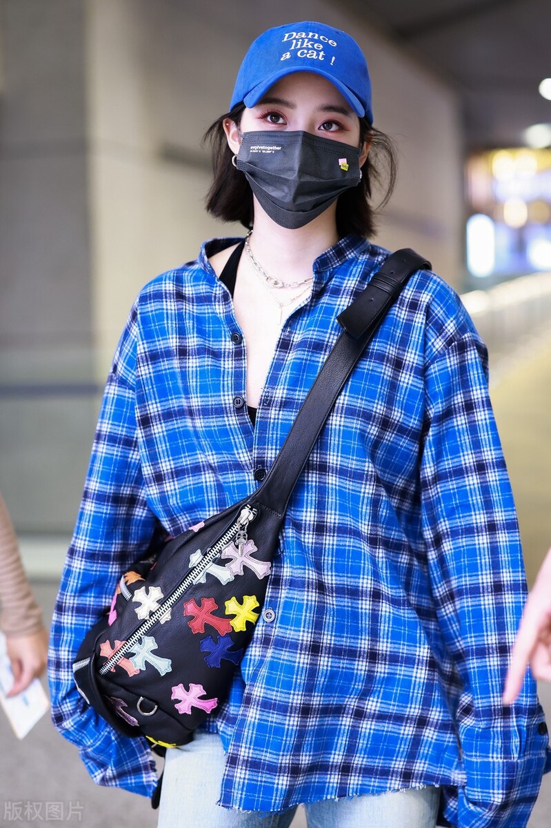 短发 欧阳娜娜最近的造型真是百变，时而长发可人，时而短发酷飒，爱了