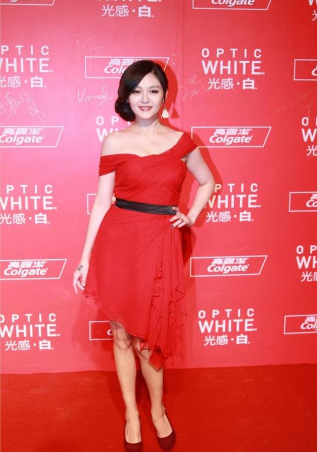 懒美人时尚|大S太迷人了，尽管微胖但还是气场满满，穿搭精致又优雅