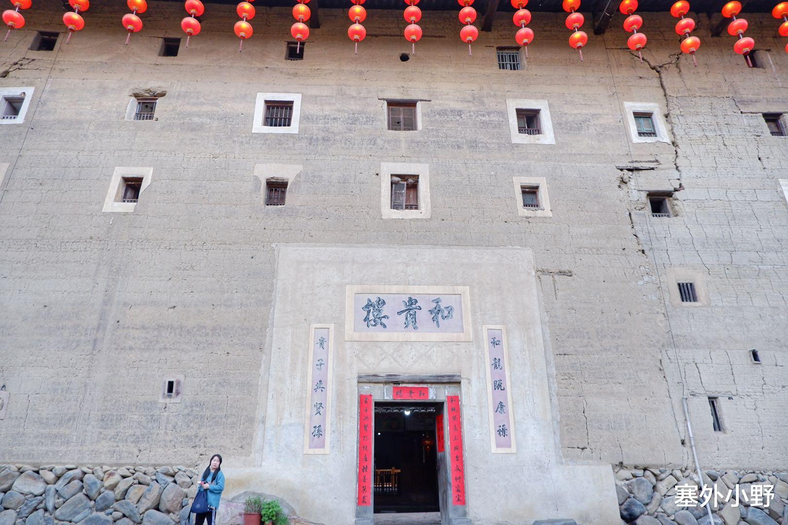 塞外小野 农村在沼泽地建楼倒塌,打了千根木桩,又建五层高楼,140个房间