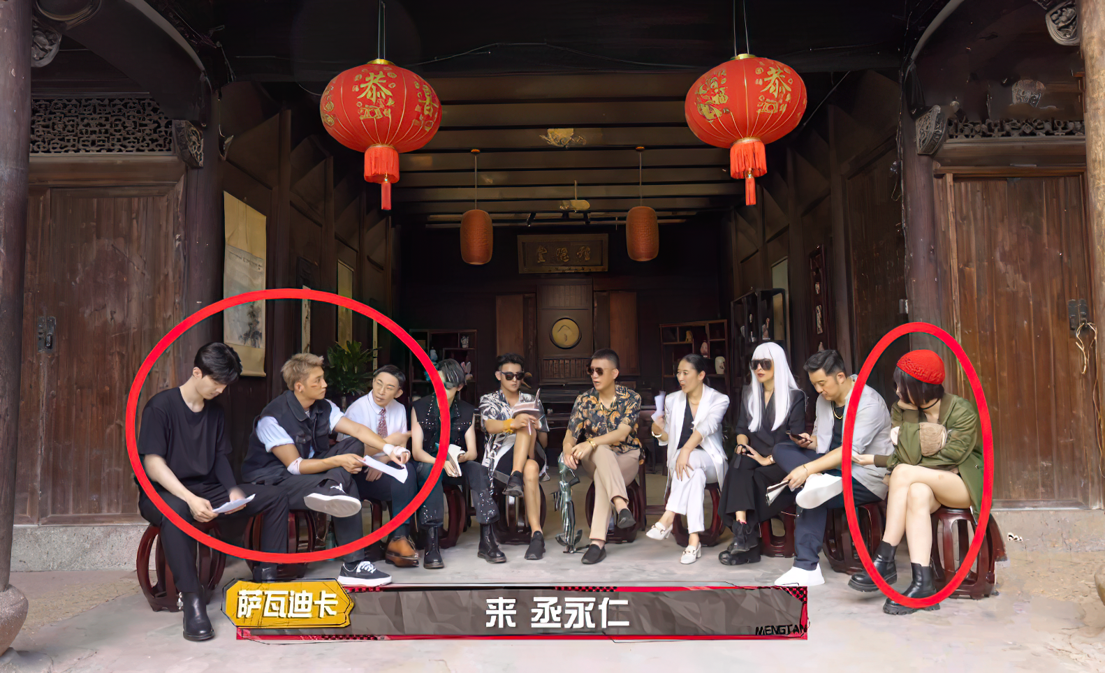 徐艺洋|坐下后发现裙子太短，还面对着七位男生，徐艺洋的救场坐姿暴露修养