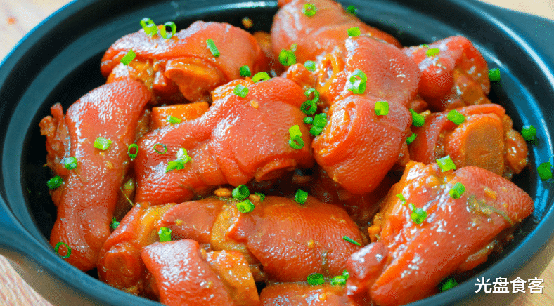 冬天寒冷又干燥,作为女人要多吃这几种美食,补水滋养还能驱寒