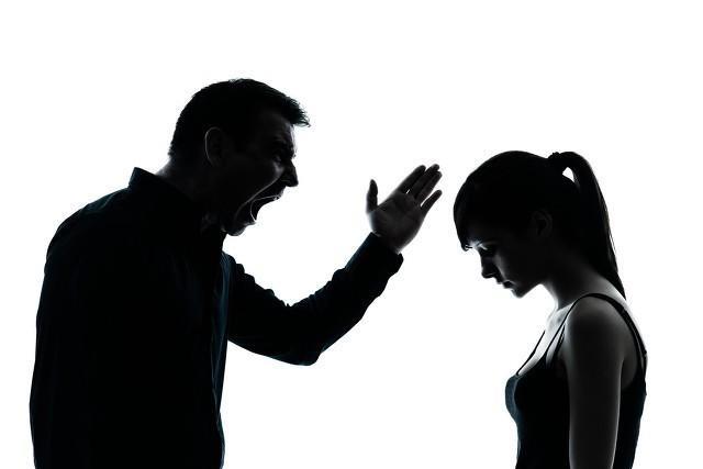 家有小甜椒儿|被孩子气得丧失理智的瞬间，我们不再爱他，甚至恨孩子，这很危险