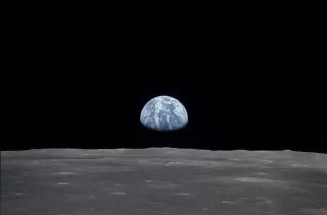 探测器 人类探测器在64亿公里外拍到地球照片，传回地球后科学家陷入沉思