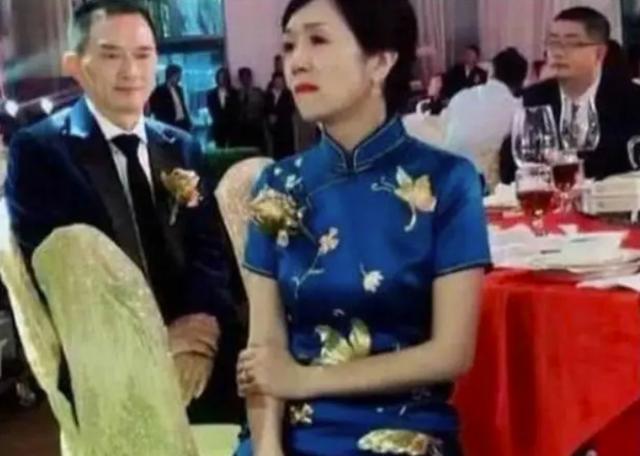 当妈愛生活 最“年轻岳母”走红，女儿婚礼哭得梨花带雨，网友：哭也美
