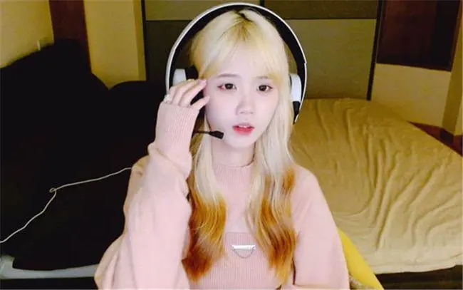 短视频|井川里予虎牙首秀竟要挑战港诡实录?网友:真是初生牛犊不怕虎