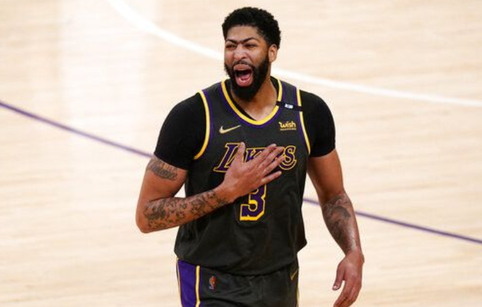 雷·阿伦 施密茨放在现在，是进攻大神级内线，戴维斯或许是超级劲爆篮板怪