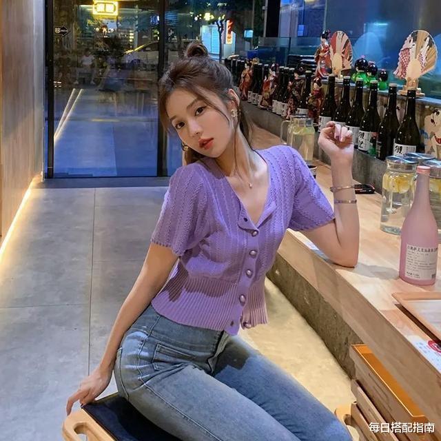 每日搭配指南|女人不管多少岁,夏天建议多穿这4种“显白色”,减龄又显气质
