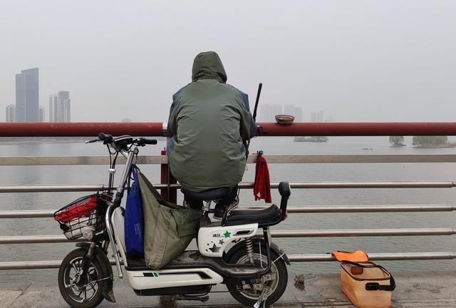|锚人！锚车！锚船！桥上钓鱼陋习何时休？将会面临什么样的惩罚？