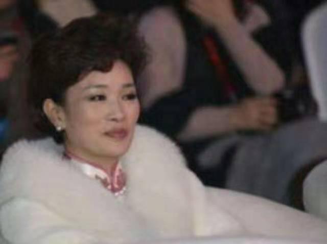 周立波|42岁的浙江亿万女富豪，离婚带着孩子嫁给2婚周立波，如今怎样了