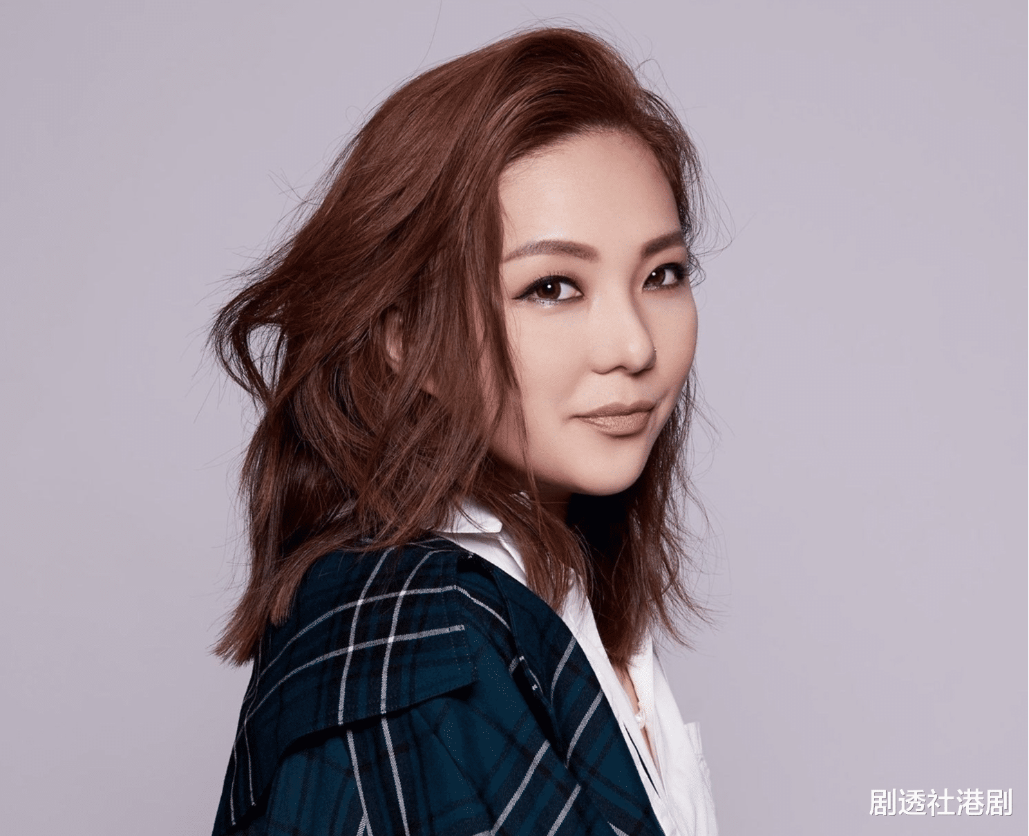 卫兰|曾因妹妹涉毒而连累事业，香港知名歌手重提当年，直认有埋怨对方