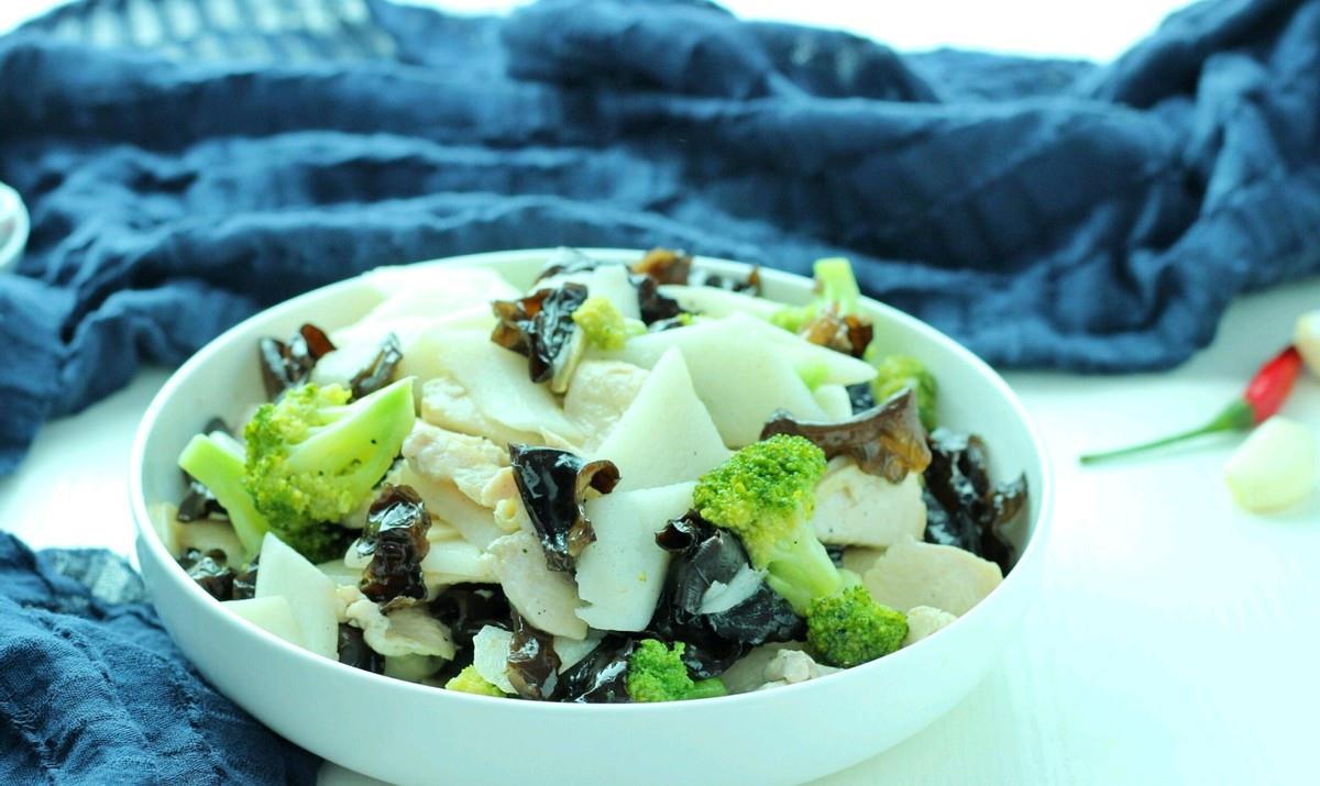 黑色素 家常山药木耳炒鸡胸肉,做法简单,低脂健康,减肥也能吃的美味