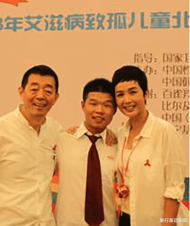 蒋雯丽|蒋雯丽将外甥女捧成影后,却对儿子只字不提,照片曝光后才明白