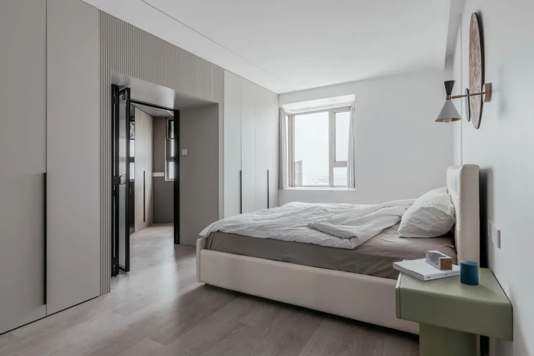 看腻了性冷淡风？他用木白灰，打造了三代人都爱的小三房